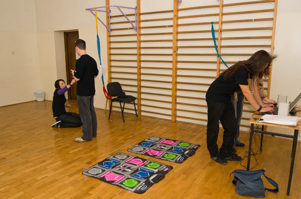 NiuCon (XeN): DDR/US Room