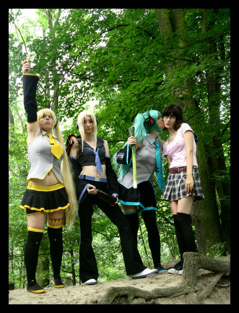 PierniCON 5 — cosplay (SQuall): Neru, Haku, Miku... SeNe xD