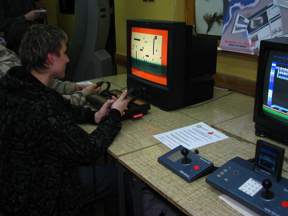 Porytkon 3 i ⅓ — konsolówka (Maess): Porytkon_3 i 0.33_byMaess_0055