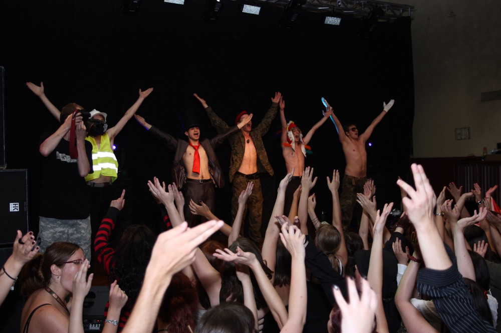 Balcon 2010 (Yen): Village Fandom - YMCA