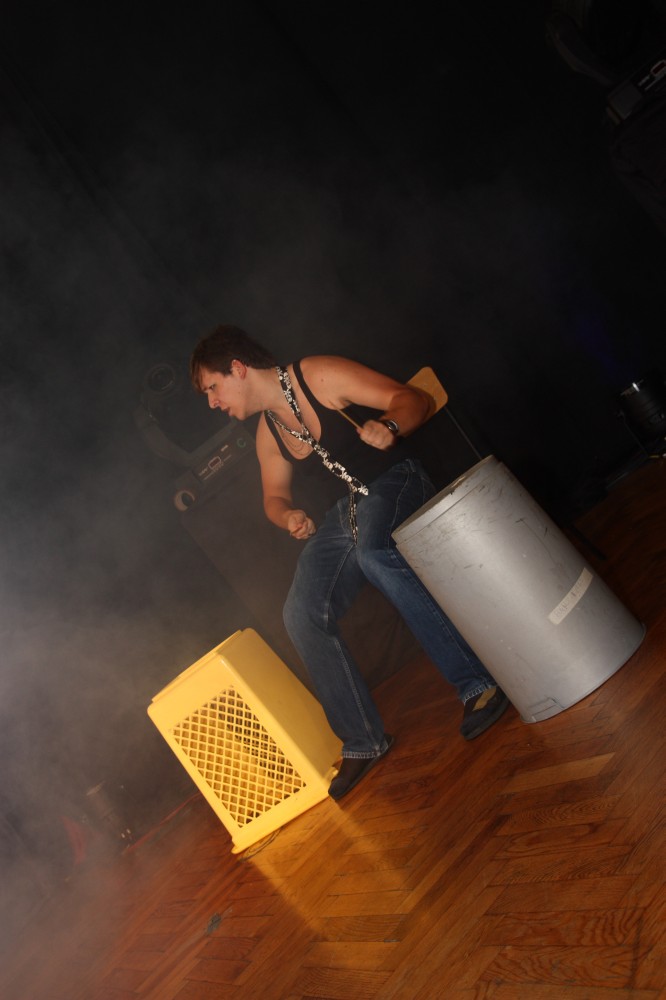 Balcon 2010 (Yen): Gorol Station - Shake It!