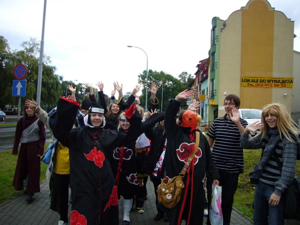 Cosplay Walk w Zielonej Górze (wielu autorów): Dziwnie przebrani ludzie znowu machają! O zgrozo!