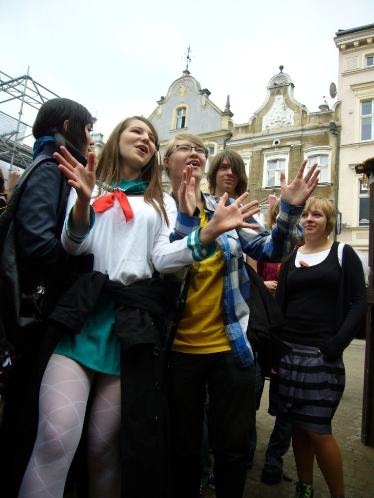 Cosplay Walk w Zielonej Górze (wielu autorów): Modlitwa do tego, którego nie widać, ale tam jest.