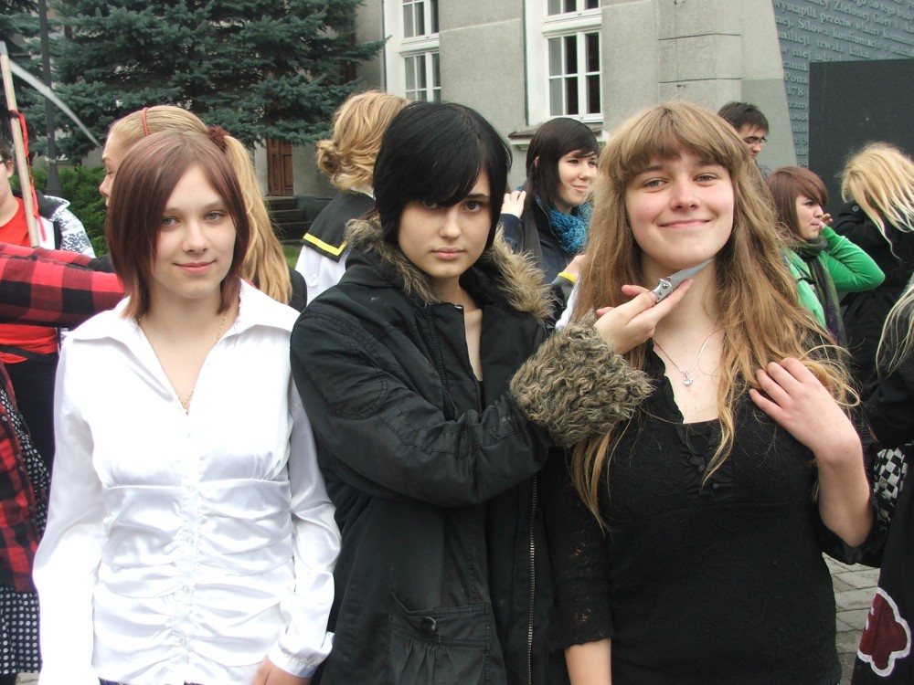 Cosplay Walk w Zielonej Górze (wielu autorów): Izaya tnie kogo popadnie.