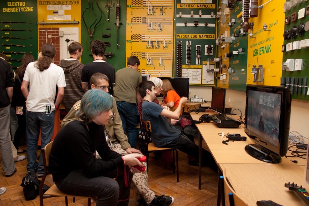 BAKA 2K11 (Yen): Console Room w ciekawej aranżacji.